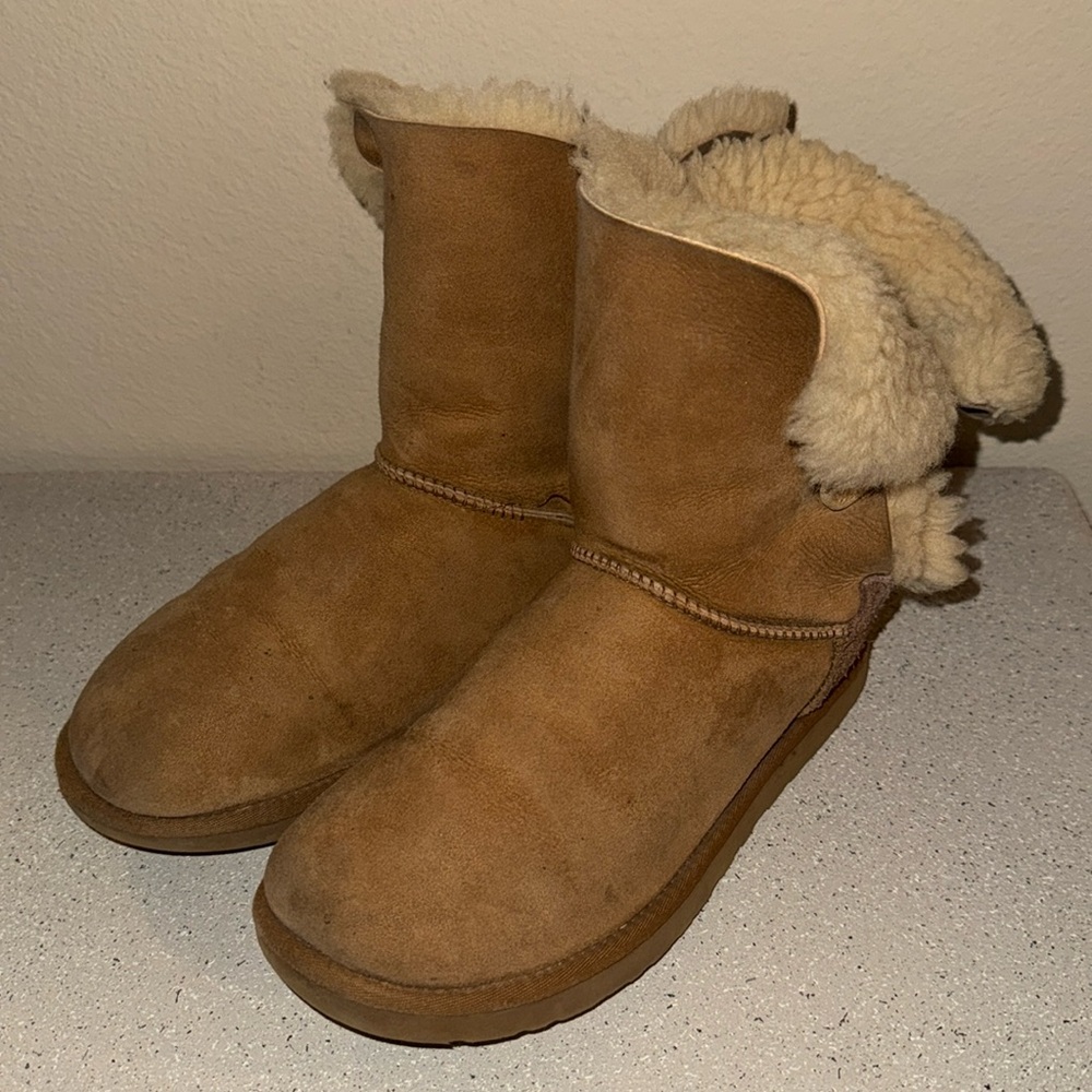 UGG Bailey Boot Sheepskin Size 8 in Chestnut